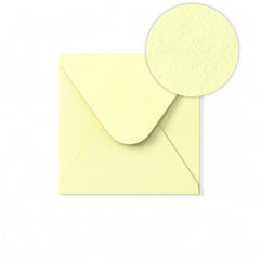 koperta w kolorze kości słoniowej ze struktura młotkową 130 x 130 mm