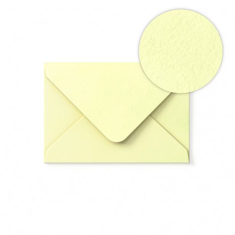 koperta w kolorze kości słoniowej ze struktura młotkową 65x94 mm