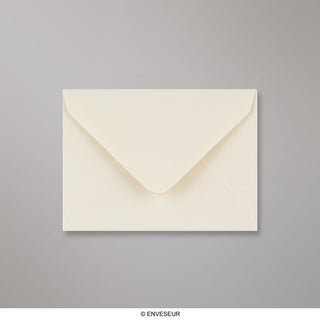 82x113 mm (C7) Koperta kość słoniowa z gładką powierzchnią