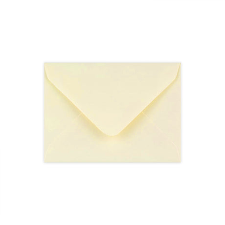 82x113 mm (C7) Koperta kość słoniowa z gładką powierzchnią